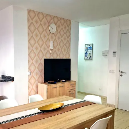 Bright And Spacious With Ocean View Apartment
