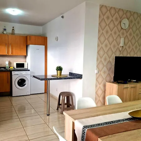 Bright And Spacious With Ocean View